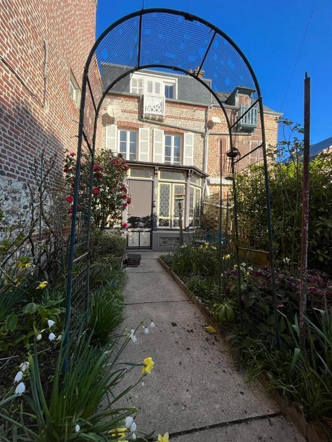 Maison Familiale De Ville A Этрета Экстерьер фото